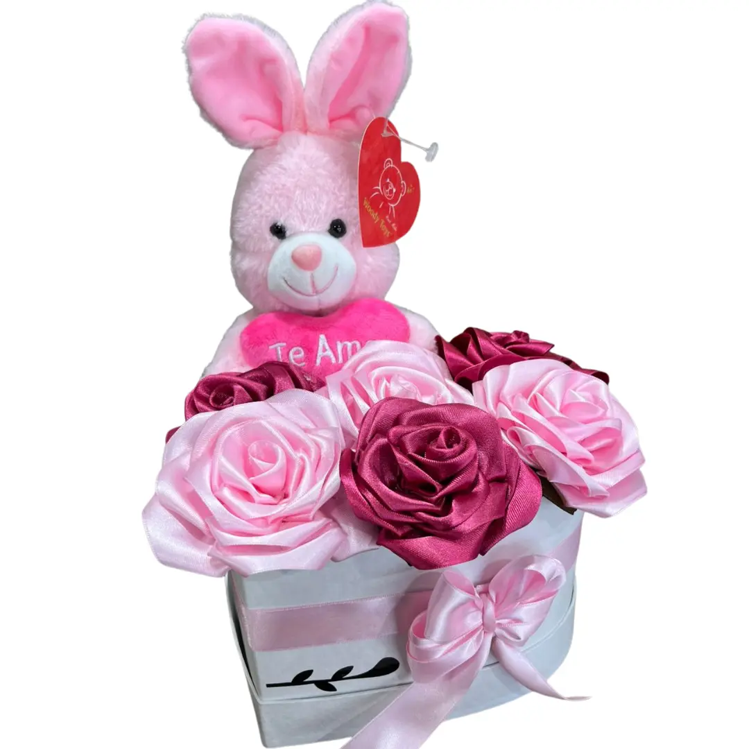 Caja corazon white con rosas de raso y peluche 